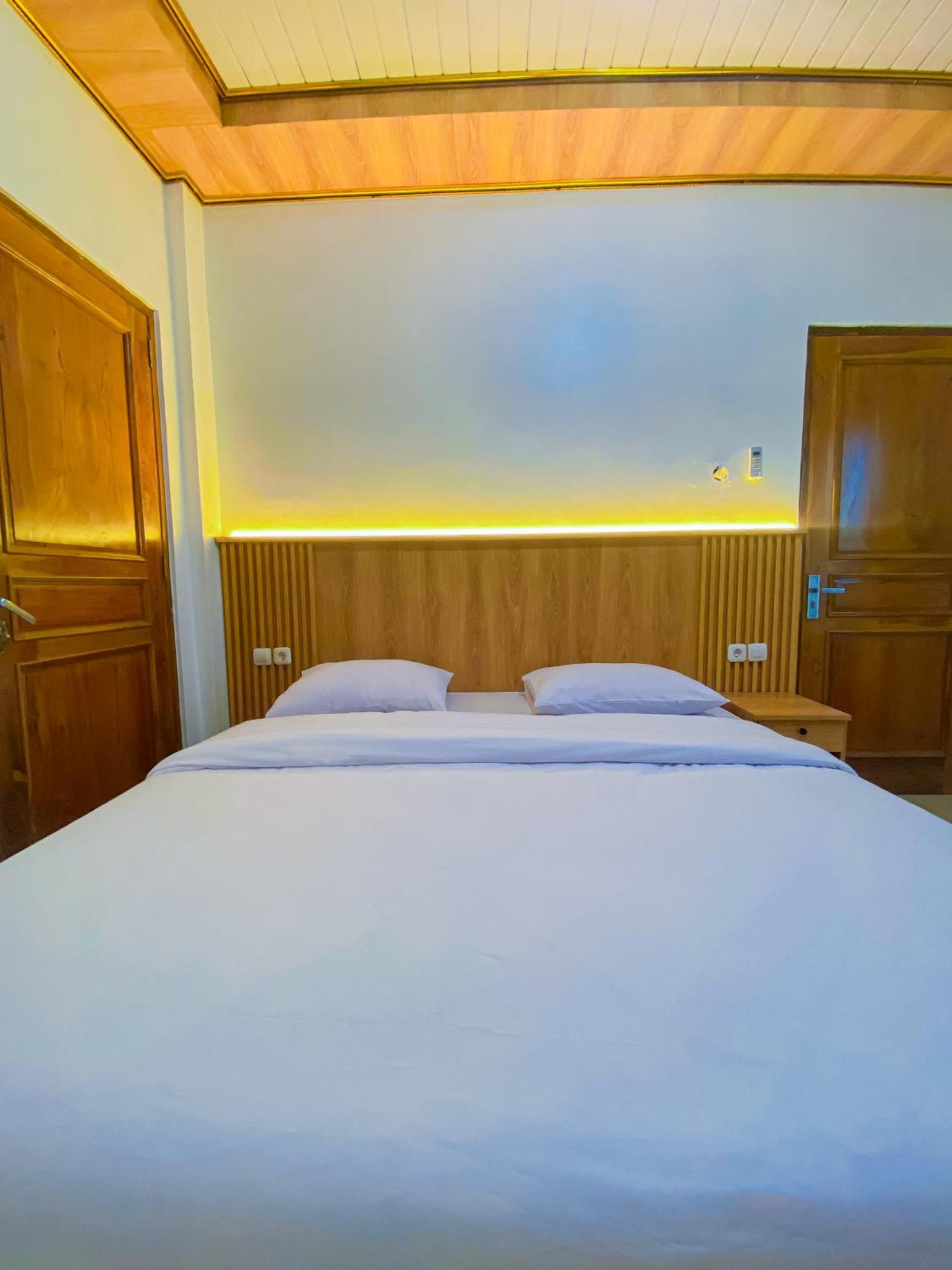 Hotel Wijaya Family 2 Kalasan ภายนอก รูปภาพ